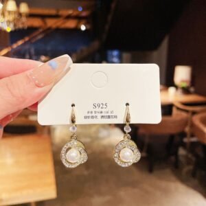 Fashion Luxury Ethereal Pearl Earrings - Image 4