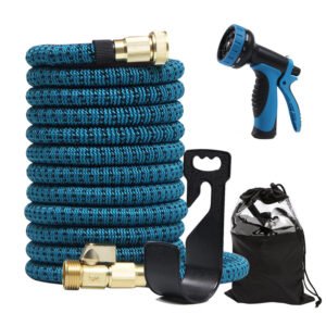 Expandable garden hose with spray nozzle